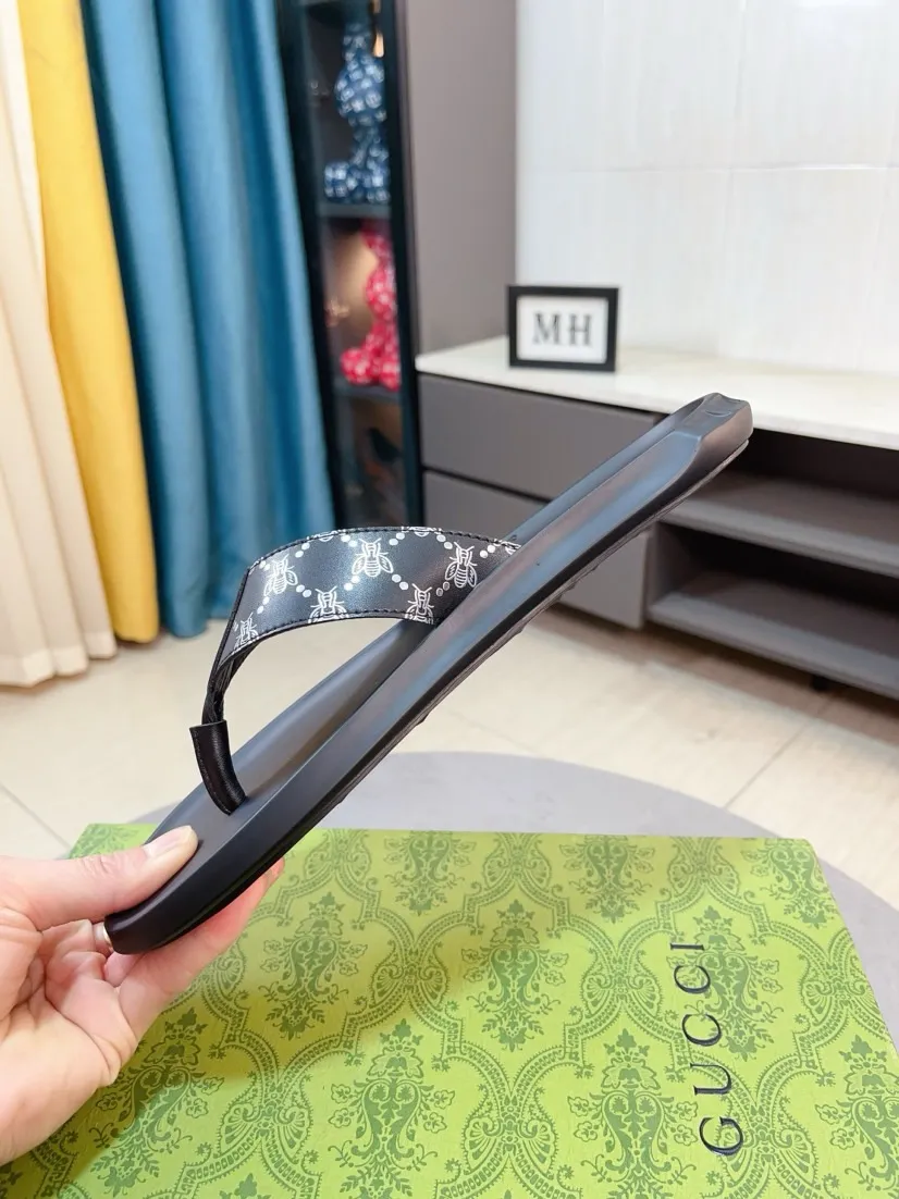 Men's shoes 💰260🌹🌹 (gucci-Gucci) New men's slippers, high-end boutique, made of cowhide, with exquisite embossed logo decoration on the upper, fine workmanship, super soft soles, casual, loose and comfortable, a must-have in summer! \nsize：38-44